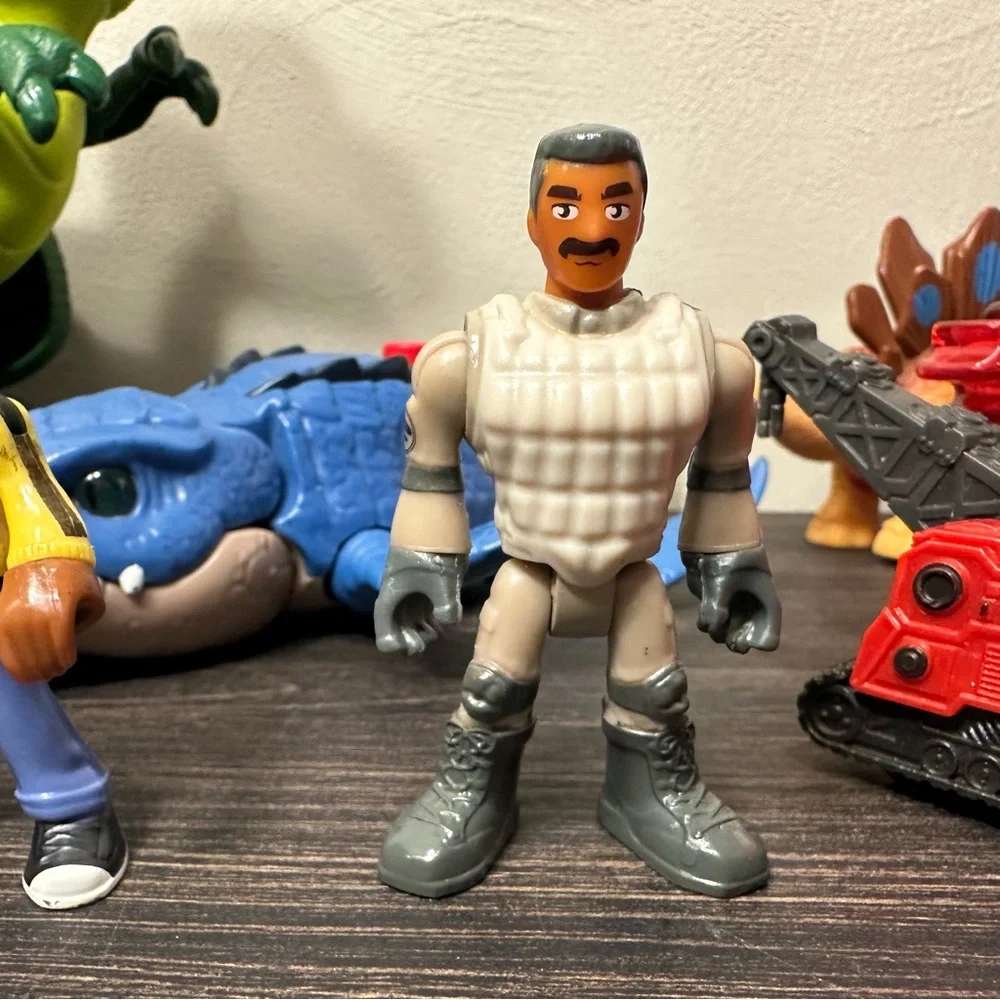 Jurassic World imaginext T-Rex Dinosaur lot with figures + - Picture 3 of 9